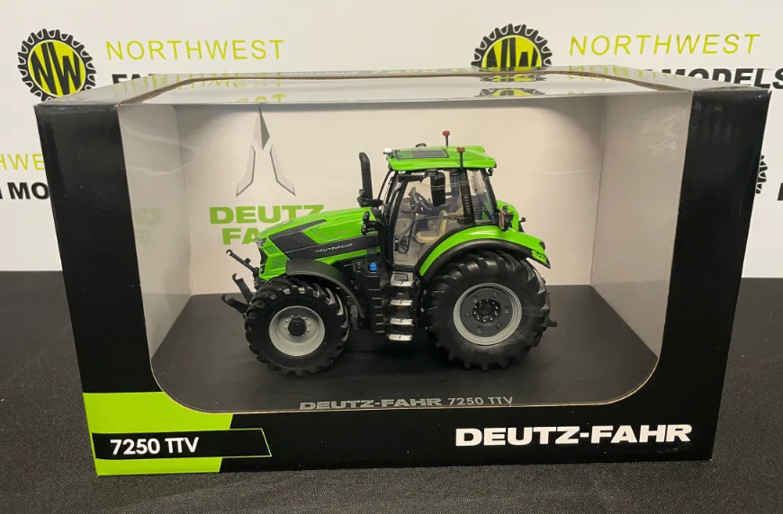 UNIVERSAL HOBBIES 6482 1:32 SCALE DEUTZ FAHR 7250 TT TRACTOR