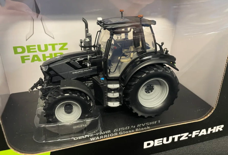 UNIVERSAL HOBBIES 6689 1:32 SCALE DEUTZ FAHR 6150.4 RV SHIFT WARRIOR - BLACK GLOSS