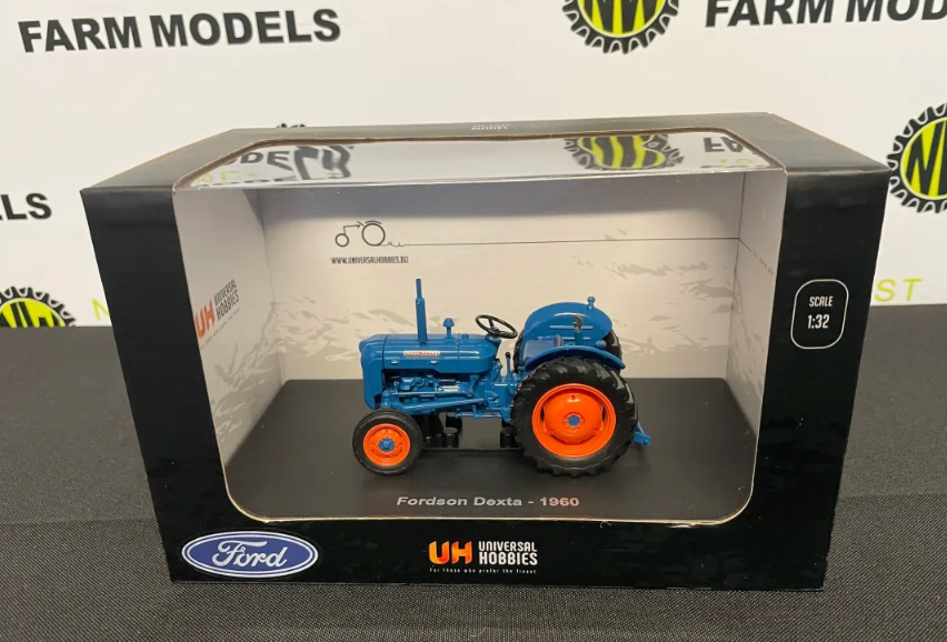 UNIVERSAL HOBBIES 1:32 SCALE 6270 FORDSON DEXTA - 1960