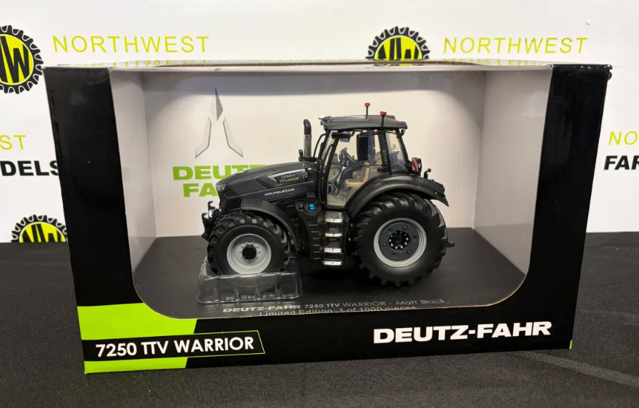 UNIVERSAL HOBBIES 6485 1:32 SCALE DEUTZ FAHR 7250 TTV WARRIOR MATT BLACK