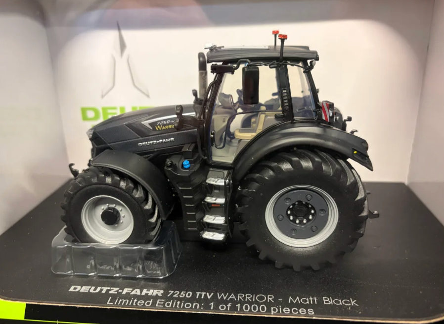 UNIVERSAL HOBBIES 6485 1:32 SCALE DEUTZ FAHR 7250 TTV WARRIOR MATT BLACK