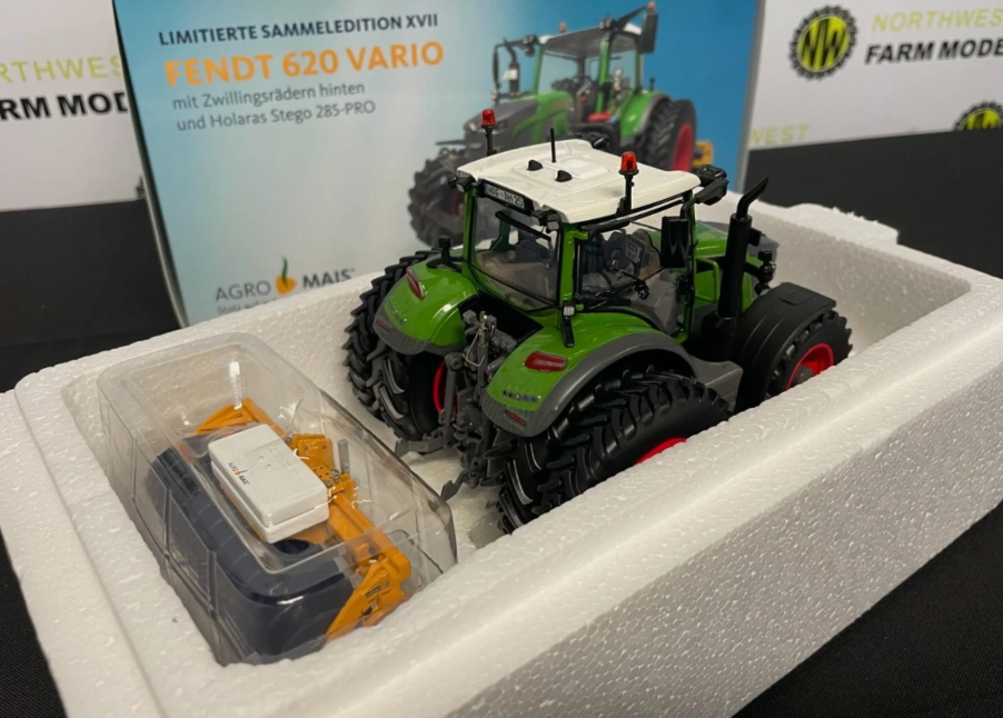 UNIVERSAL HOBBIES 6712 1:32 SCALE FENDT 620 VARIO WITH REAR DUAL WHEELS AND HOLARAS STEGO AGROMAIS LIMITED EDITION