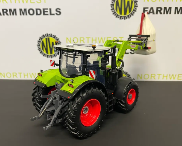 UNIVERSAL HOBBIES 6636 1:32 SCALE CLAAS ARION 550 WITH FRONT LOADER AND BAG"CORN OF FAME"