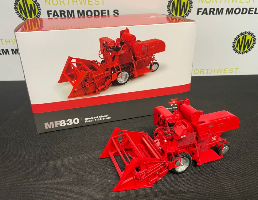 UNIVERSAL HOBBIES 2880 1:32 SCALE MASSEY FERGUSON 830 COMBINE HARVESTER