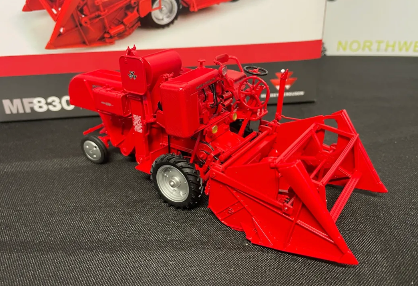 UNIVERSAL HOBBIES 2880 1:32 SCALE MASSEY FERGUSON 830 COMBINE HARVESTER
