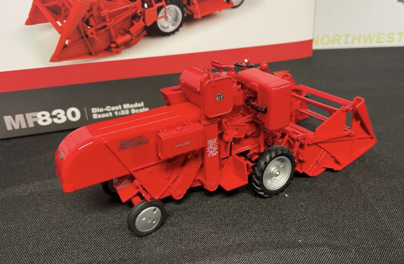 UNIVERSAL HOBBIES 2880 1:32 SCALE MASSEY FERGUSON 830 COMBINE HARVESTER