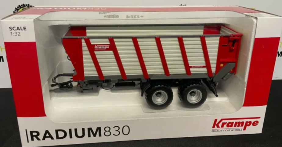 UNIVERSAL HOBBIES 6866 1:32 SCALE KRAMPE RADIUM 830 WITH BEATERS LIMITED EDITION