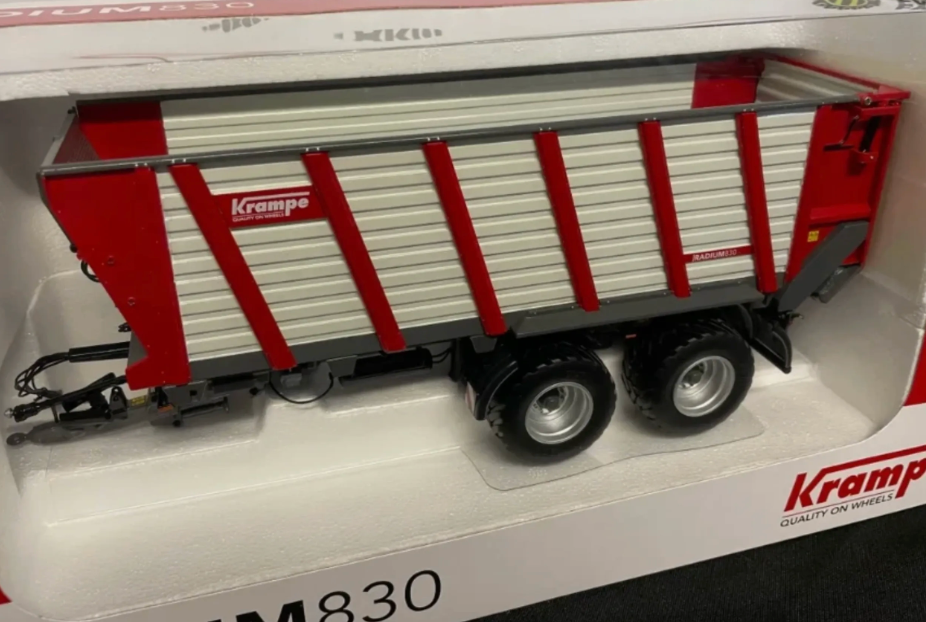 UNIVERSAL HOBBIES 6866 1:32 SCALE KRAMPE RADIUM 830 WITH BEATERS LIMITED EDITION
