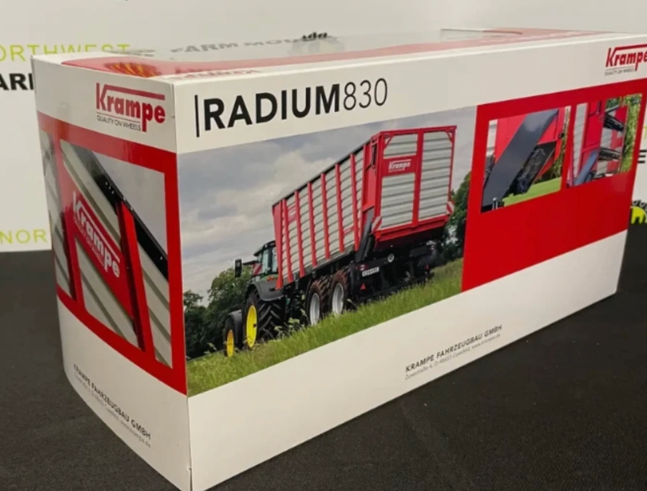 UNIVERSAL HOBBIES 6866 1:32 SCALE KRAMPE RADIUM 830 WITH BEATERS LIMITED EDITION