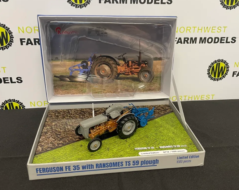 UNIVERSAL HOBBIES 7126 1:32 SCALE FERGUSON FE35 WITH RANSOMES TS59 PLOUGH SET