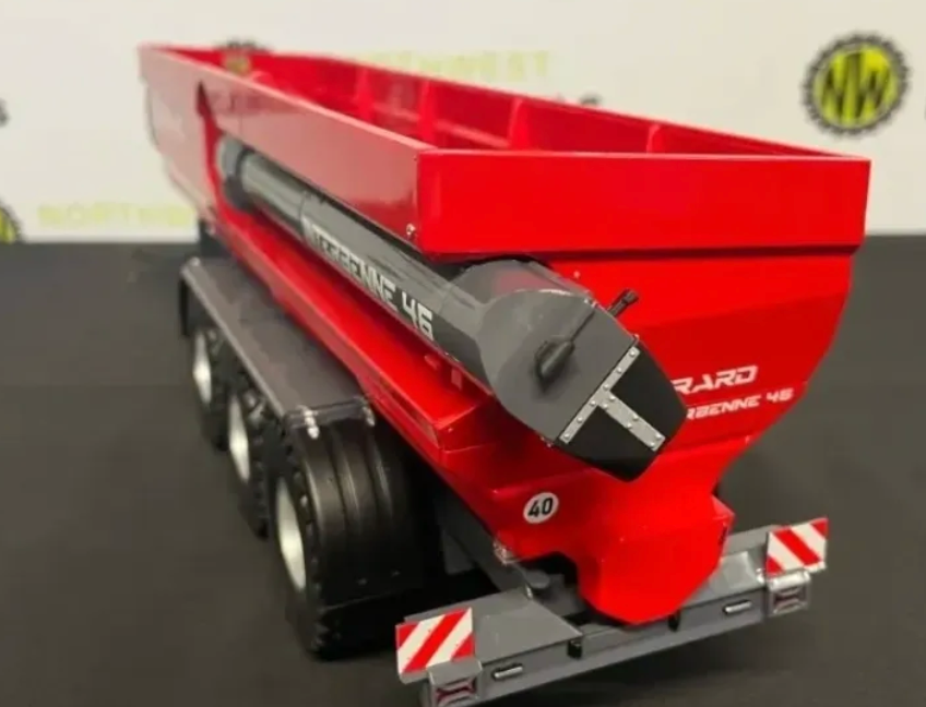 UNIVERSAL HOBBIES 6699 1:32 SCALE PERARD INTERBENNE 46 TRIPLE AXLE CHASER BIN
