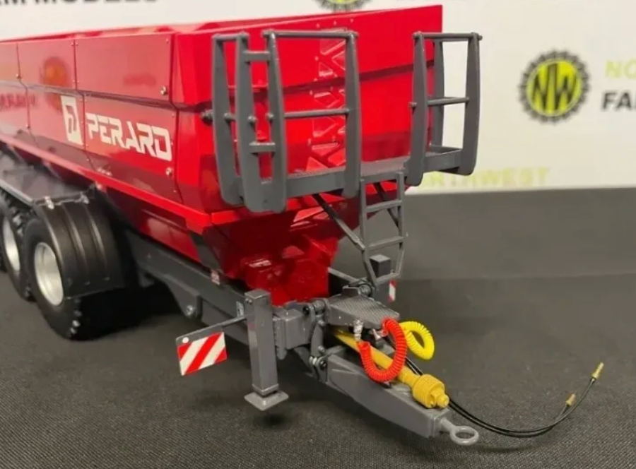 UNIVERSAL HOBBIES 6699 1:32 SCALE PERARD INTERBENNE 46 TRIPLE AXLE CHASER BIN