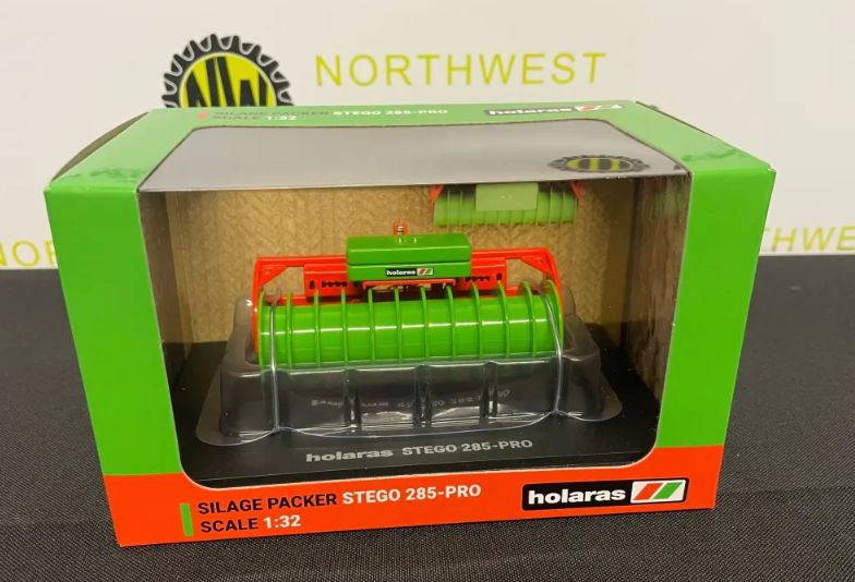 UNIVERSAL HOBBIES 6711 1:32 SCALE HOLARAS STEGO 285 PRO SILAGE PACKER COMPACTOR