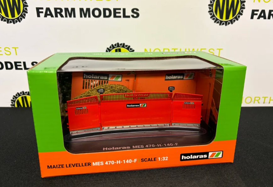 UNIVERSAL HOBBIES 6849 1:32 SCALE HOLARAS 470-H-140 MAIZE LEVELLING PUSHER