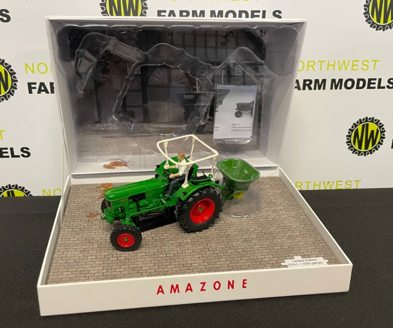 UNIVERSAL HOBBIES 5371 1:32 SCALE DEUTZ D6005 WITH AMAZONE ZA SPREADER LIMITED EDITION