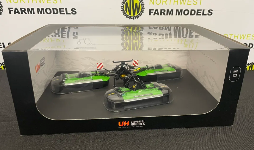 UNIVERSAL HOBBIES 1:32 SCALE 2834 DEUTZ-FAHR DRUM MASTER 431F TRIPLE MOWERS