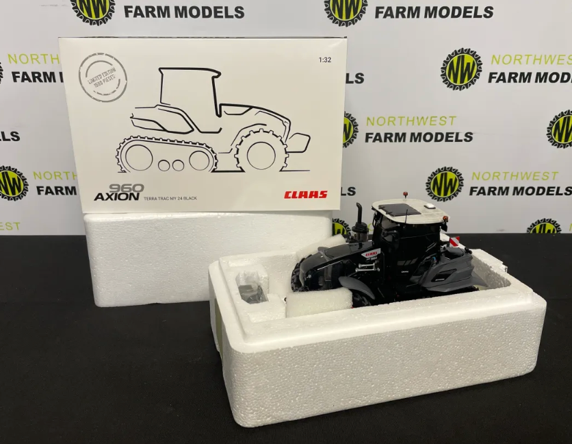 UNIVERSAL HOBBIES 02674810 1:32 SCALE CLAAS AXION 960 TERRA TRAC "BLACK" LIMITED EDITION