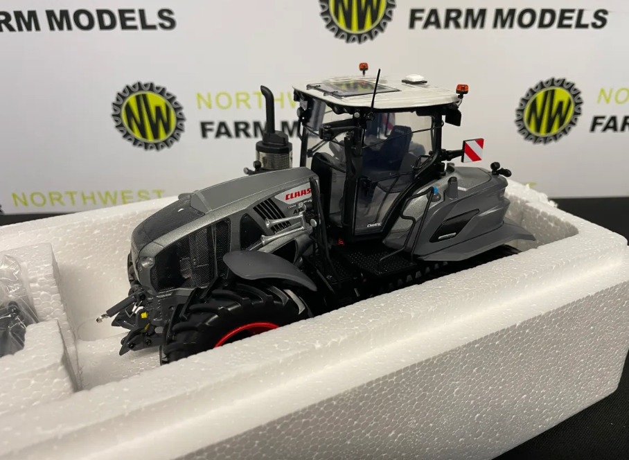 UNIVERSAL HOBBIES 02674760 1:32 SCALE CLAAS AXION 960 TERRA TRAC "GUN METAL GREY" LIMITED EDITION