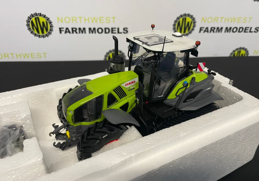 UNIVERSAL HOBBIES 02674710 1:32 SCALE CLAAS AXION 960 TERRA TRAC MY24 LIMITED EDITION