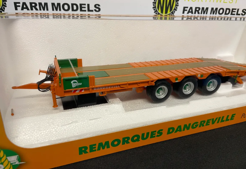 UNIVERSAL HOBBIES 2842 1:32 SCALE DANGREVILLE PE 32 LOW LOADER TRAILER