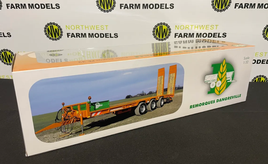 UNIVERSAL HOBBIES 2842 1:32 SCALE DANGREVILLE PE 32 LOW LOADER TRAILER