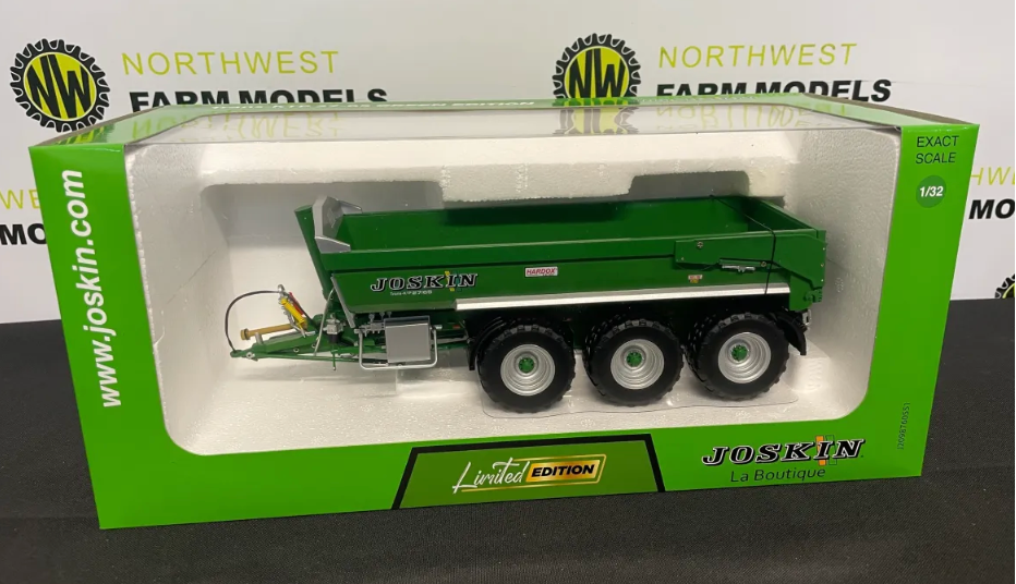 UNIVERSAL HOBBIES 6815 1:32 SCALE JOSKIN TRANS-KTP 27/65 TRIPLE AXLE TRAILER (GREEN)