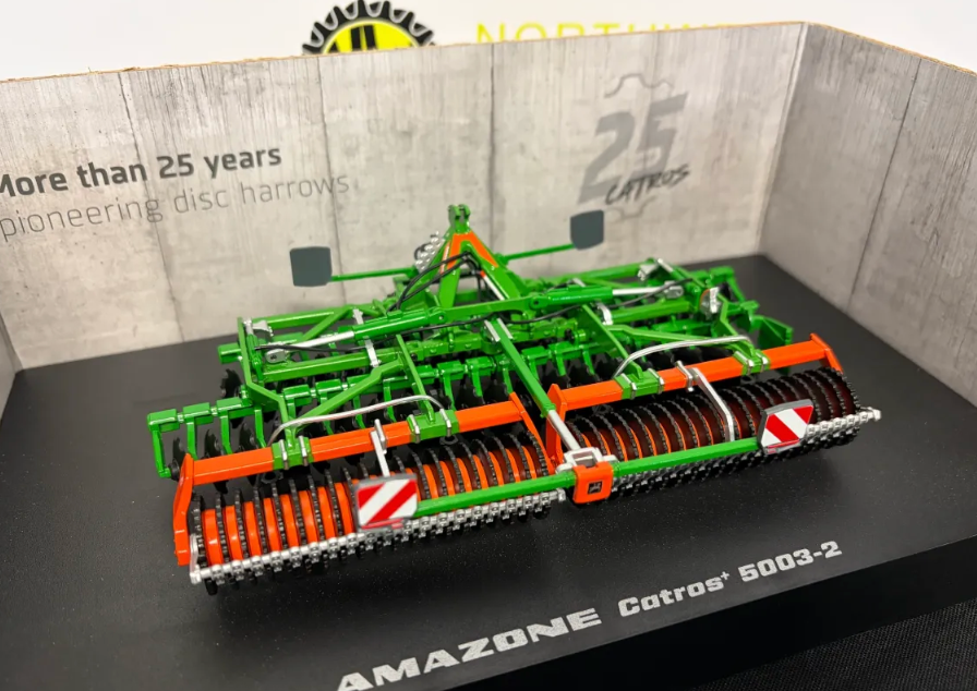 UNIVERSAL HOBBIES 6842 1:32 SCALE AMAZONE CATROS 5003-2 CULTIVATOR