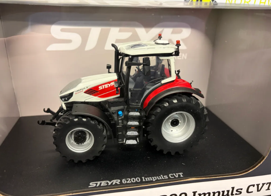 UNIVERSAL HOBBIES 6812 1:32 SCALE STEYR 6200 IMPLULS CVT TRACTOR