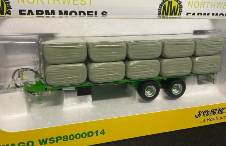 UNIVERSAL HOBBIES 6789 1:32 SCALE JOSKIN WAGO WSP8000D14 BALE TRAILER WITH BALES