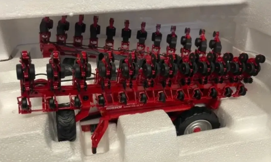 ROS 601956 1:32 SCALE HORSCH MAESTRO 24 SV TRAILED DRILL