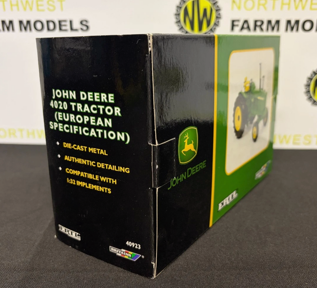 BRITAINS 40923 1:32 SCALE JOHN DEERE 4020 TRACTOR (EUROPEAN SPECIFICATION)