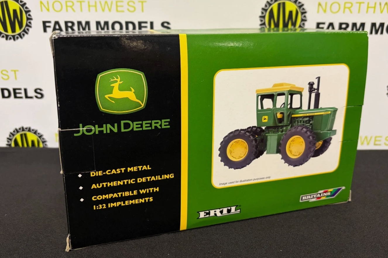 BRITAINS 42103 1:32 SCALE JOHN DEERE 7020 4WD TRACTOR