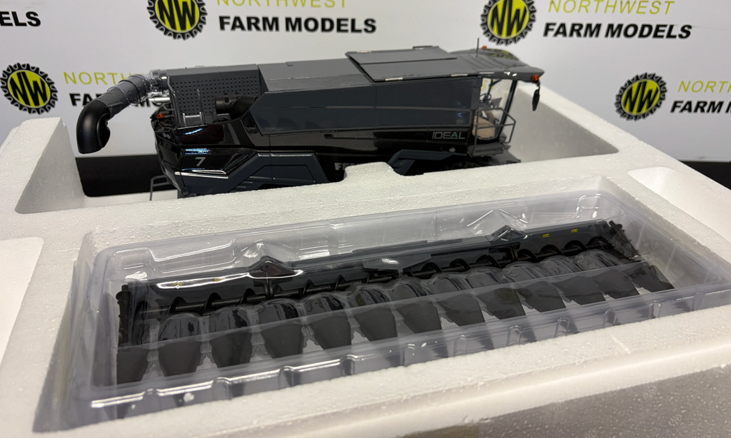 ROS 1:32 SCALE FENDT IDEAL 7 COMBINE HARVESTER WITH MAIZE HEADER