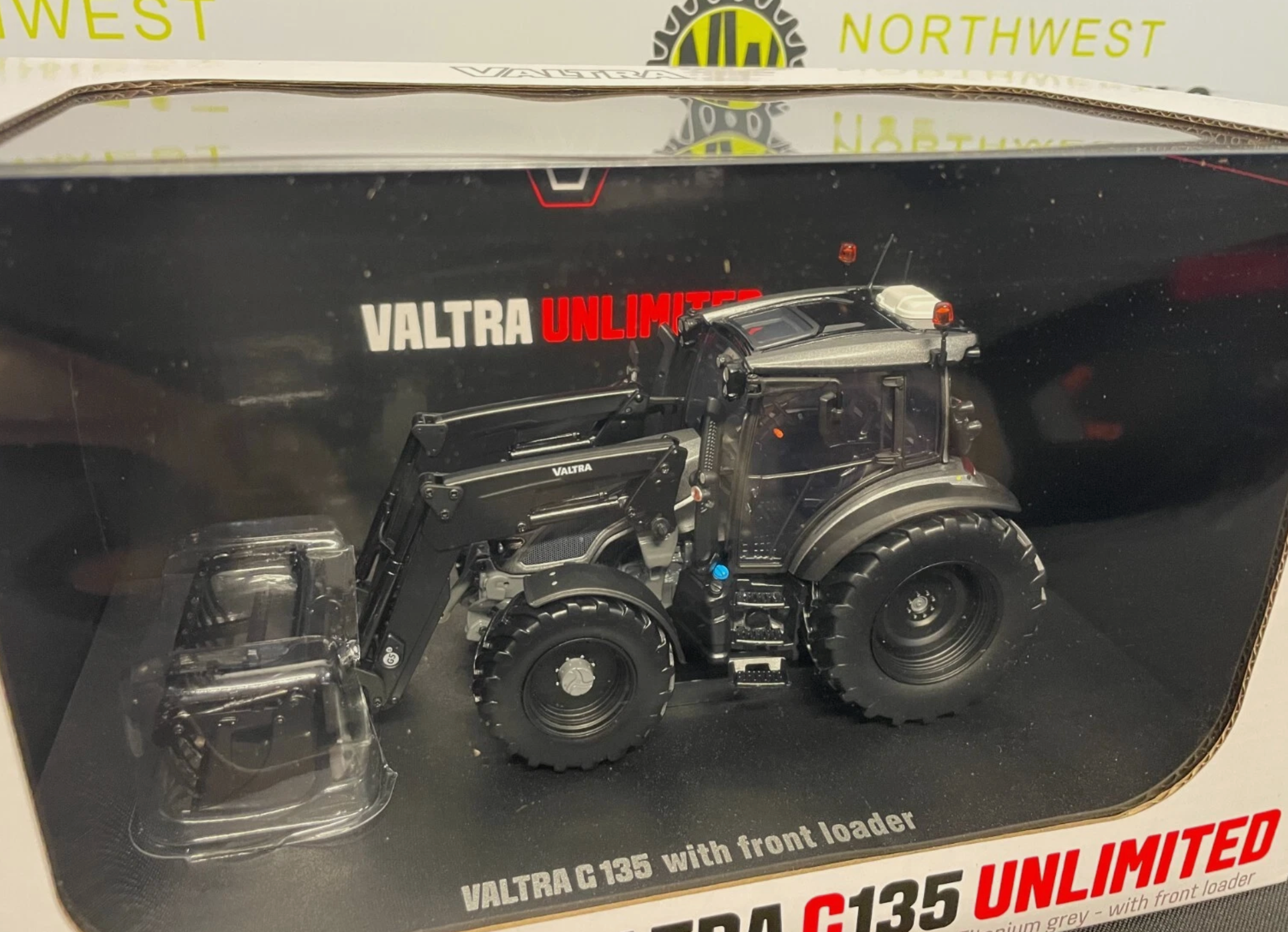 UNIVERSAL HOBBIES 6746 1:32 SCALE VALTRA G135 WITH FRONT LOADER TITANIUM GREY