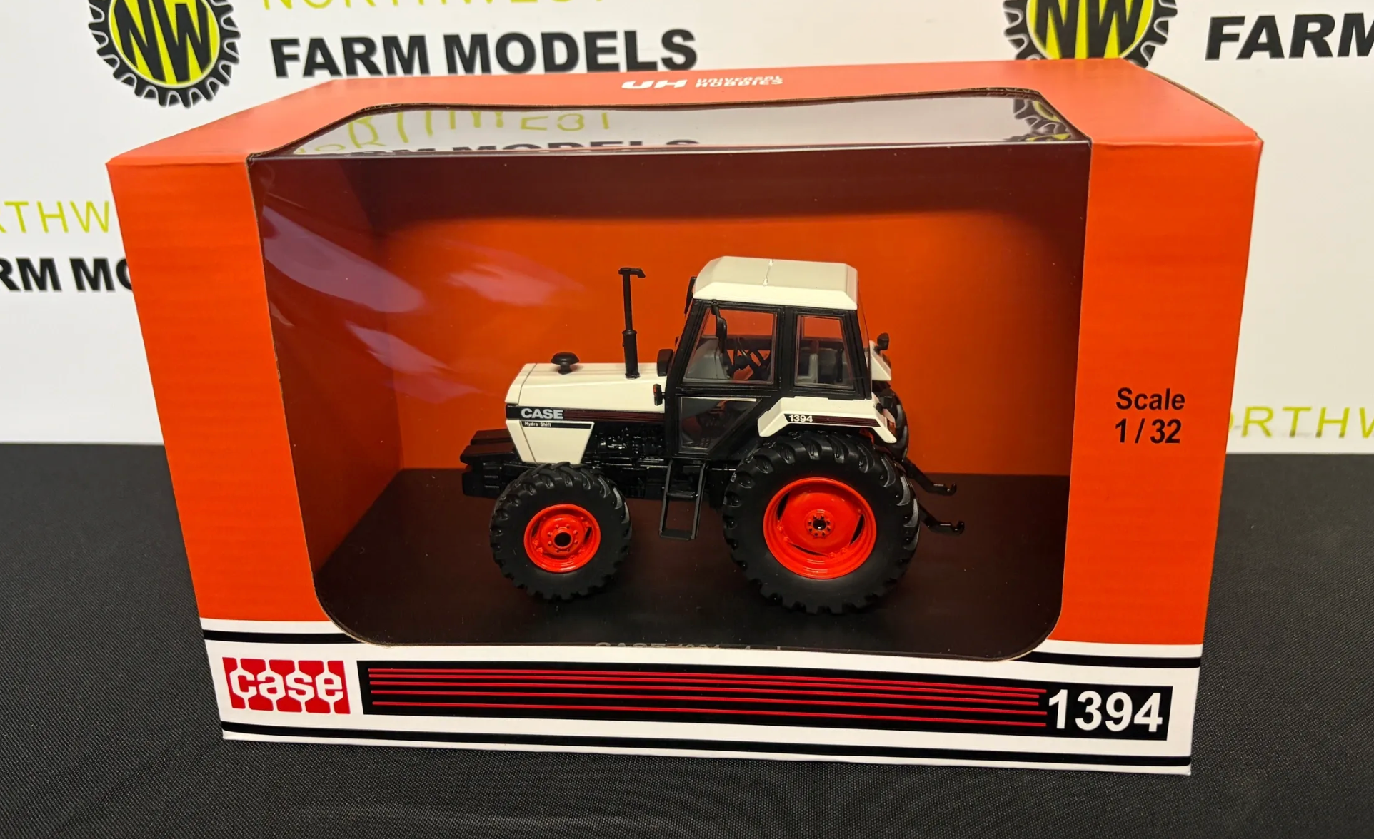 UNIVERSAL HOBBIES 6436 1:32 SCALE CASE 1394 4WD TRACTOR