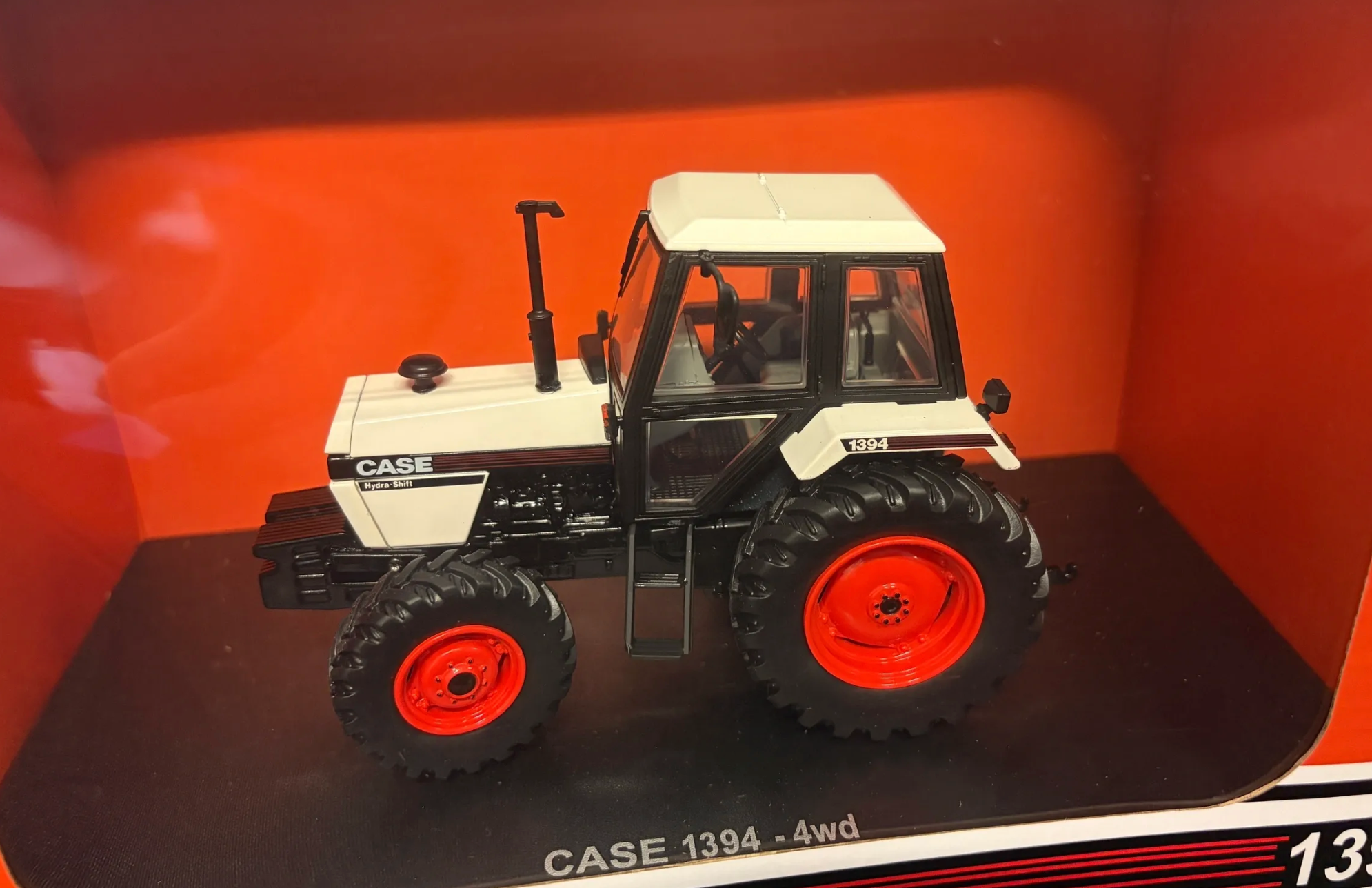 UNIVERSAL HOBBIES 6436 1:32 SCALE CASE 1394 4WD TRACTOR