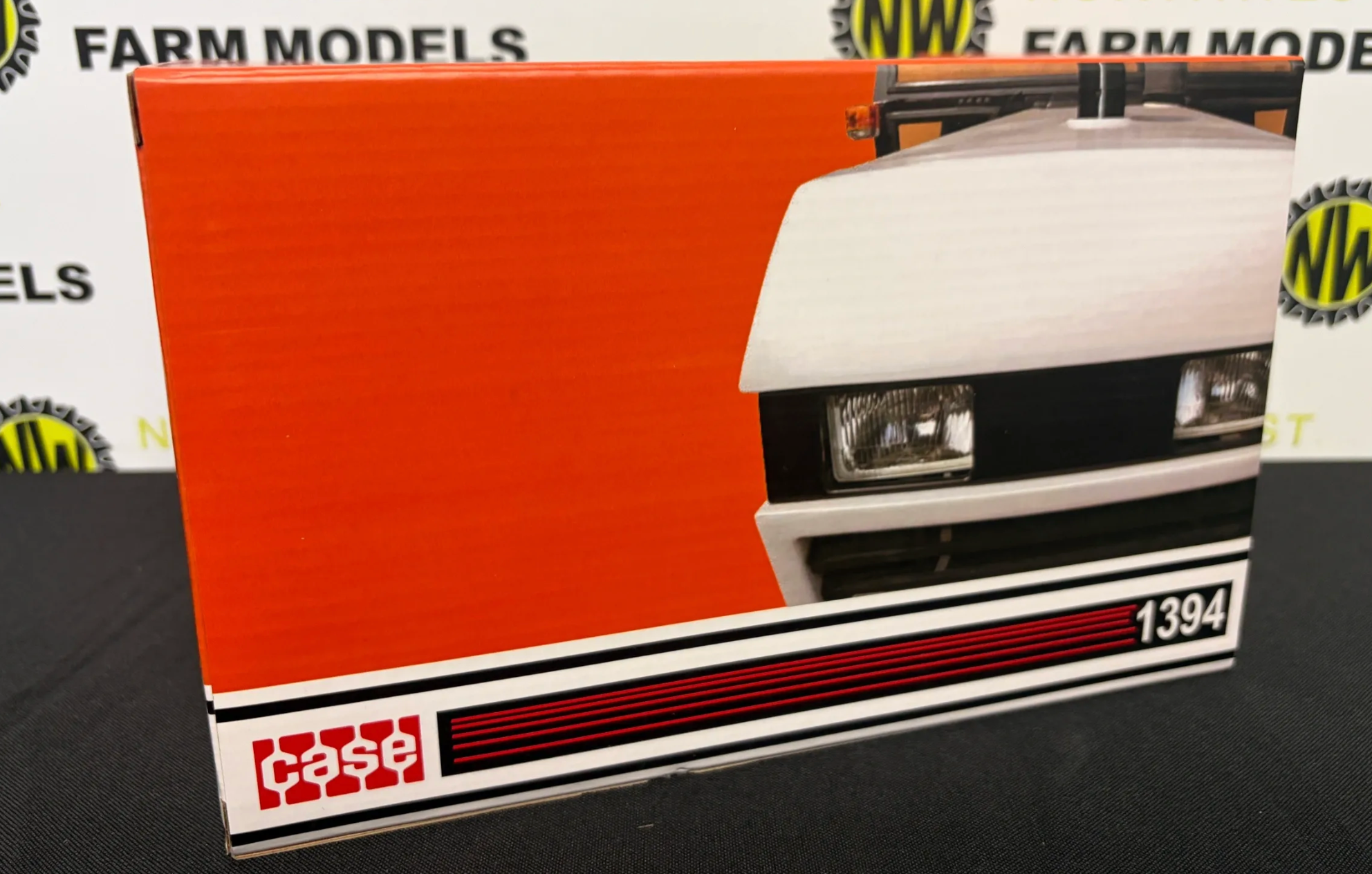 UNIVERSAL HOBBIES 6436 1:32 SCALE CASE 1394 4WD TRACTOR