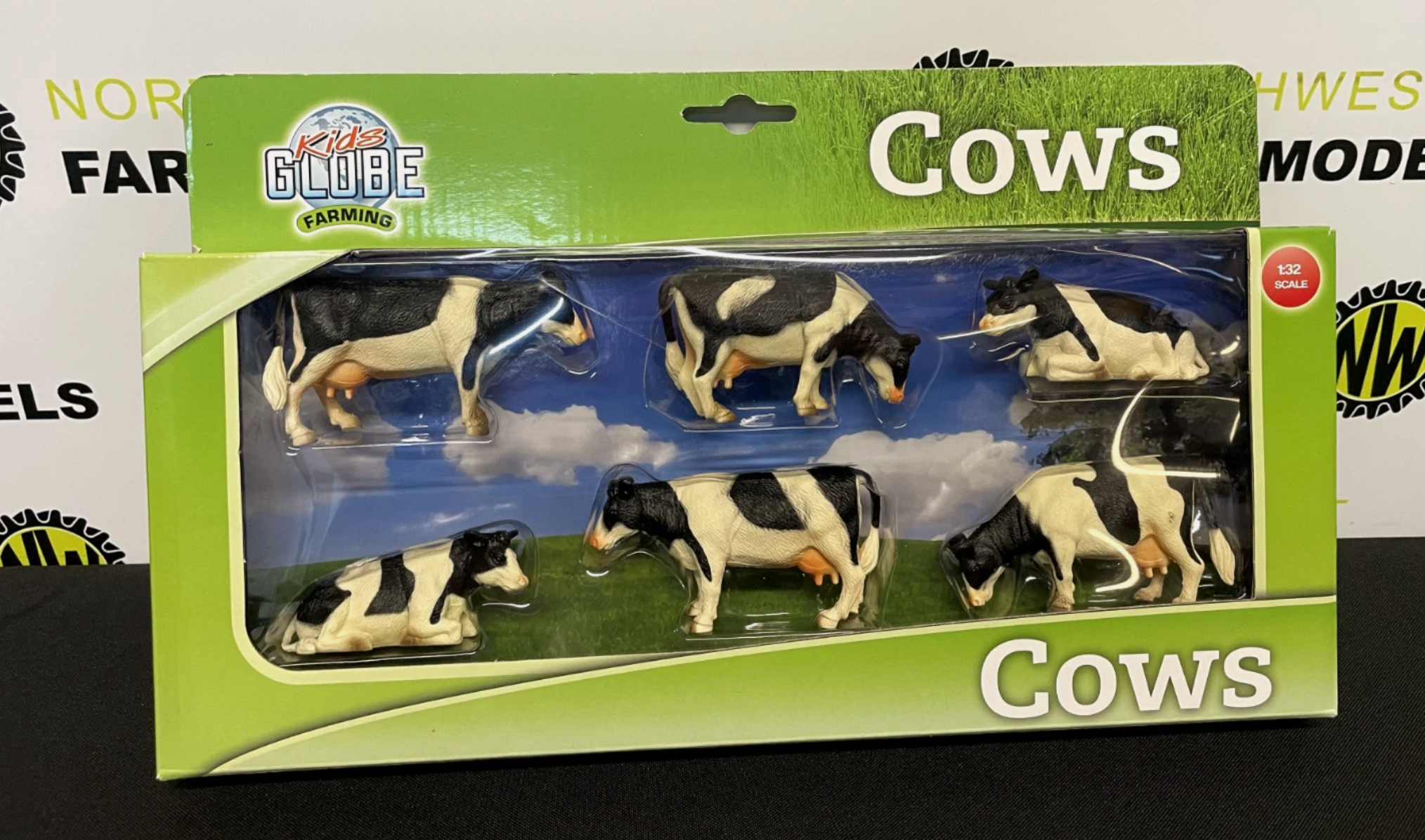 KIDS GLOBE 570009 1:32 SCALE PACK OF 6 BLACK AND WHITE CATTLE (COWS)