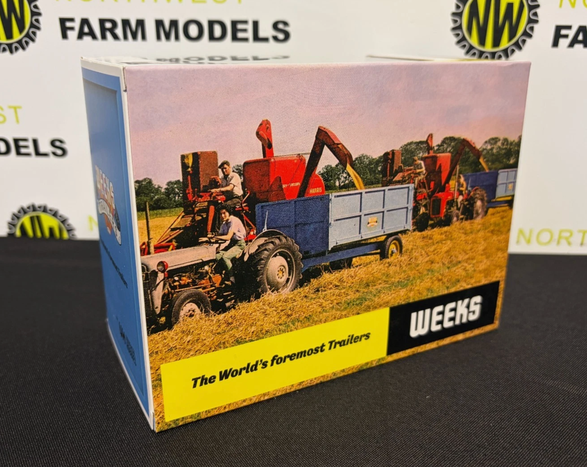 UNIVERSAL HOBBIES 6230 1:32 SCALE WEEKS CONVERT 3.5T SILAGE TRAILER