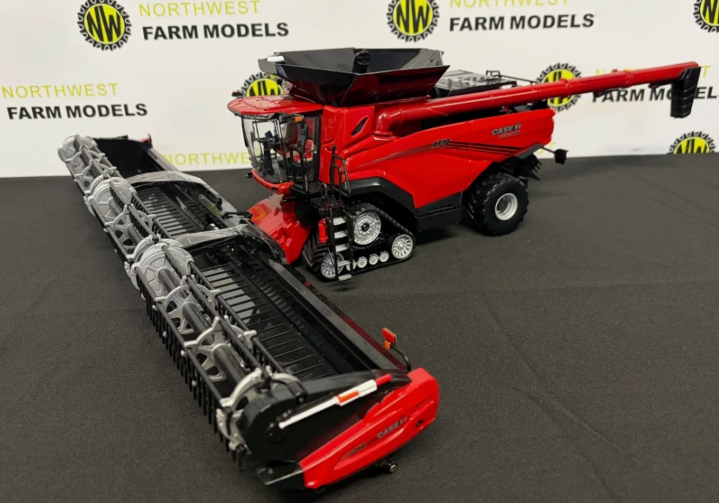 BRITAINS 43404 1:32 SCALE CASE IH AF10 COMBINE HARVESTER - PRESTIGE EDITION