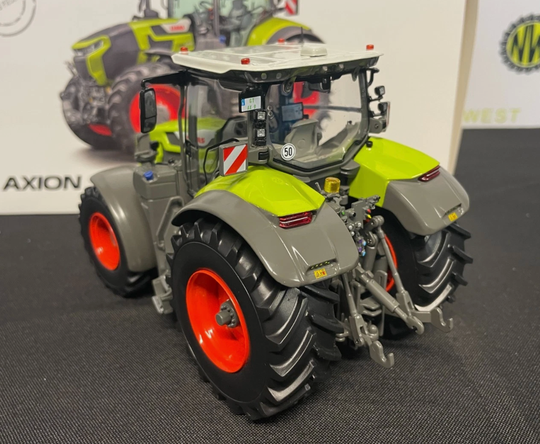 MARGE MODELS 00 0267 500 0 1:32 SCALE CLAAS AXION 9.450 CMATIC AGRITECHNICA