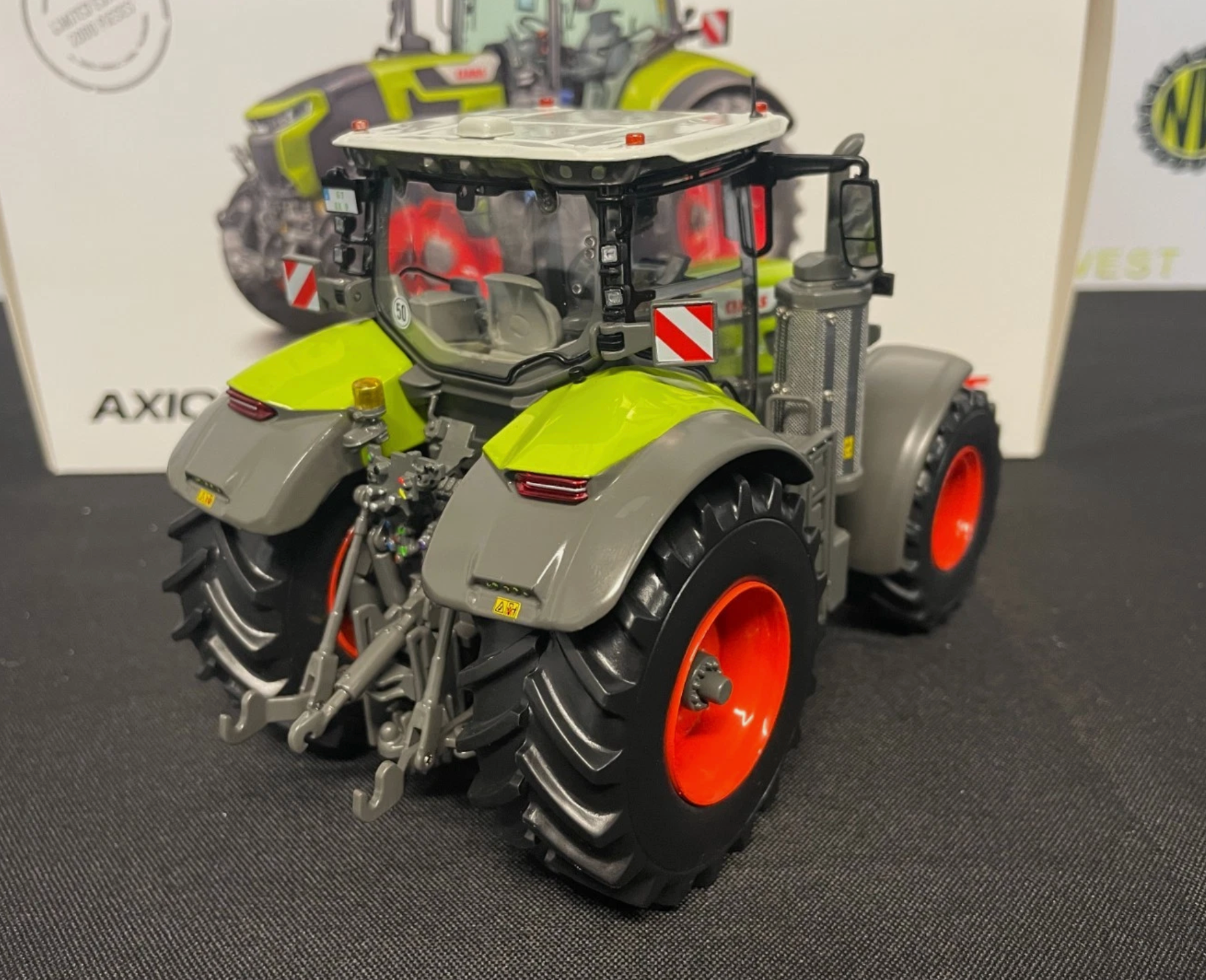 MARGE MODELS 00 0267 500 0 1:32 SCALE CLAAS AXION 9.450 CMATIC AGRITECHNICA