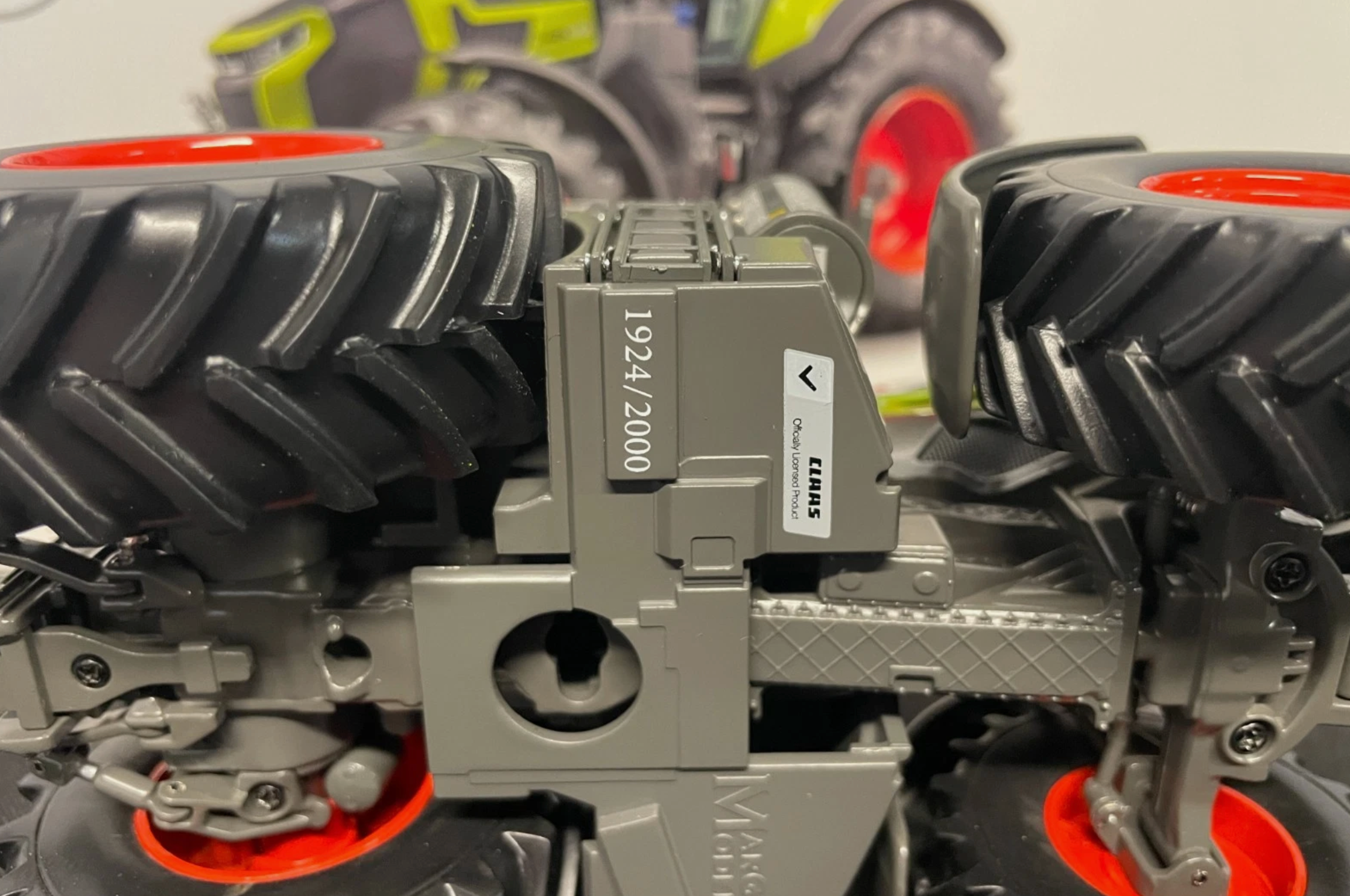 MARGE MODELS 00 0267 500 0 1:32 SCALE CLAAS AXION 9.450 CMATIC AGRITECHNICA