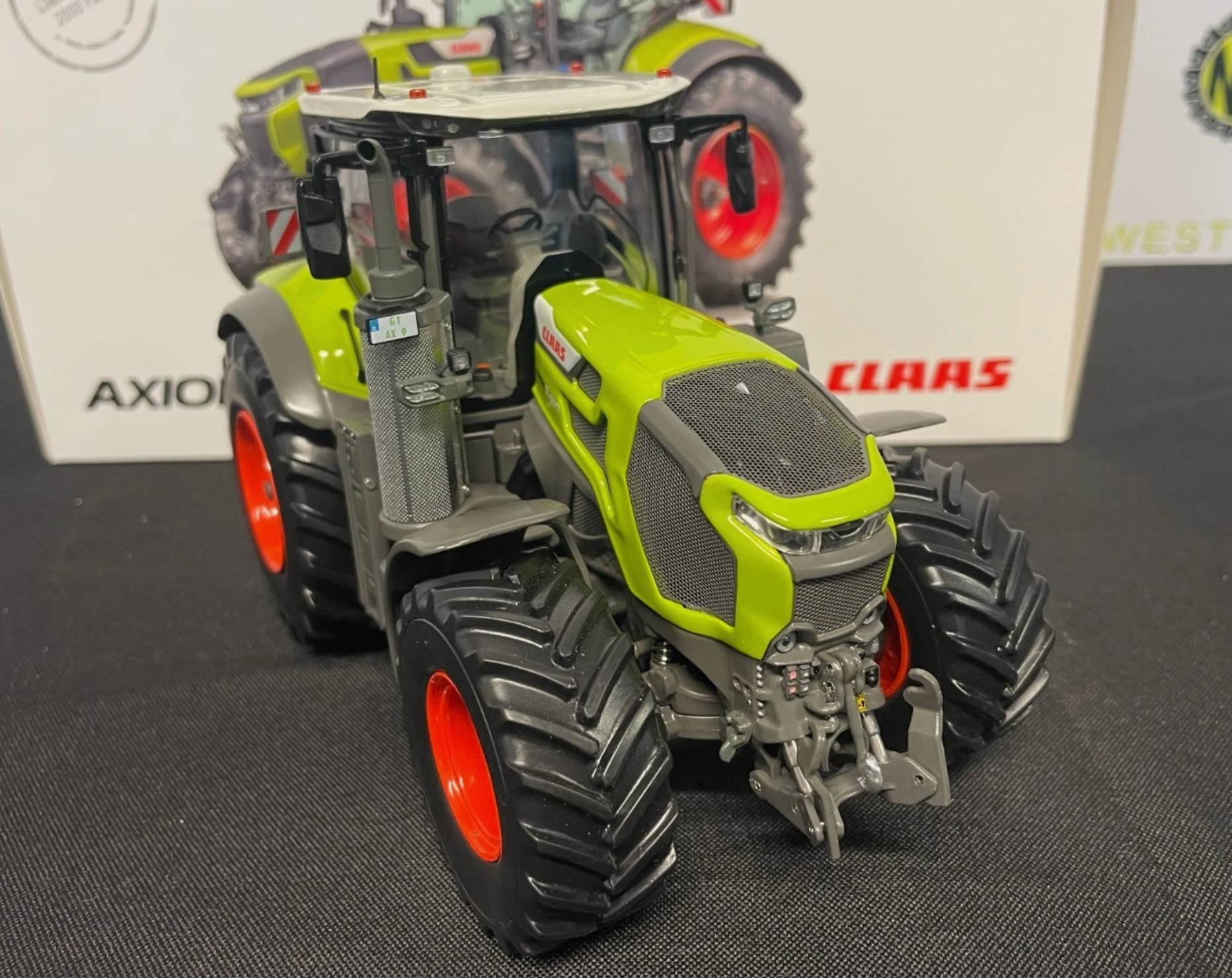 MARGE MODELS 00 0267 500 0 1:32 SCALE CLAAS AXION 9.450 CMATIC AGRITECHNICA
