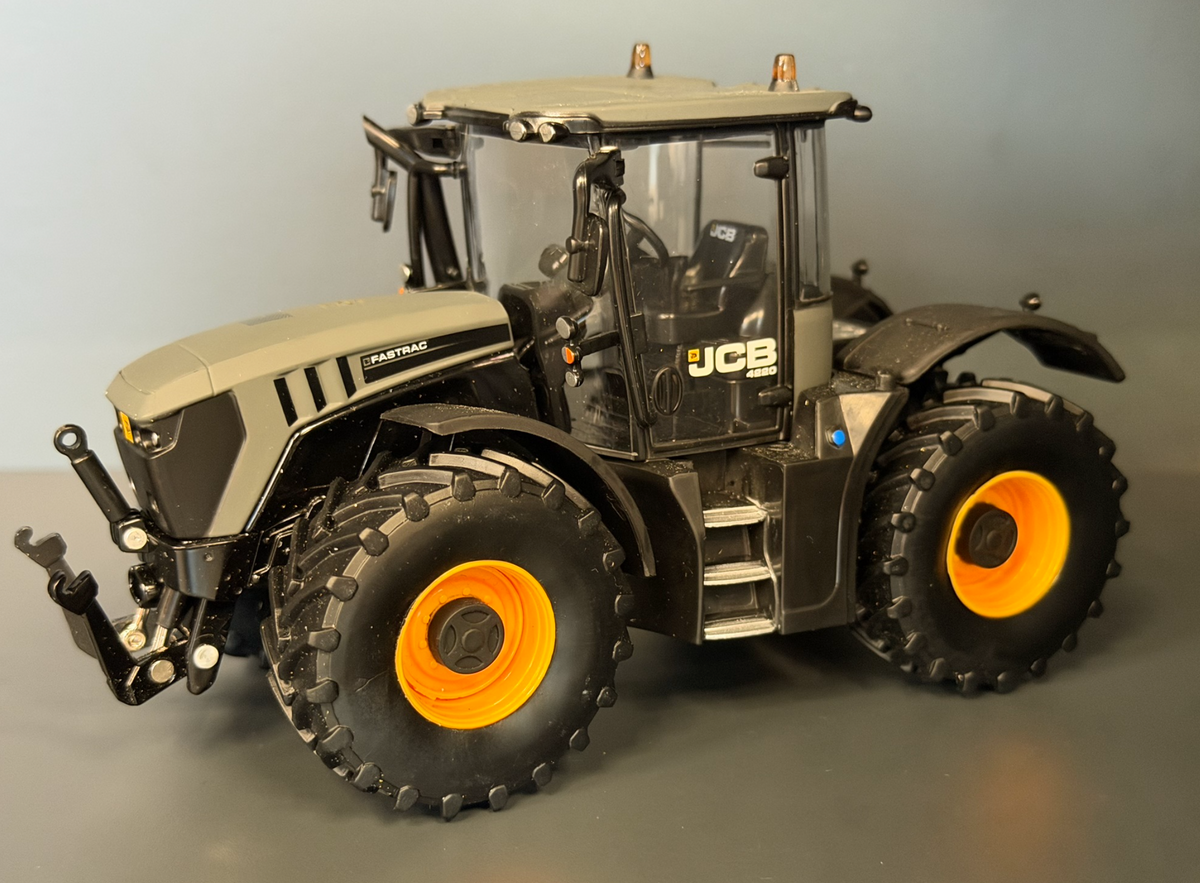 BRITAINS 43453Y 1:32 SCALE JCB FASTRAC 4220 MATT GREY WITH YELLOW WHEELS