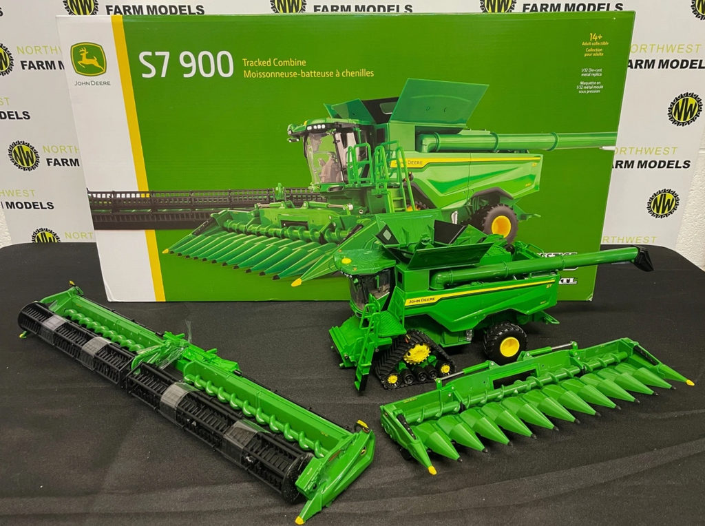 ERTL 45990 1:32 SCALE JOHN DEERE S7 900 COMBINE HARVESTER WITH GRAIN AND MAIZE HEADERS