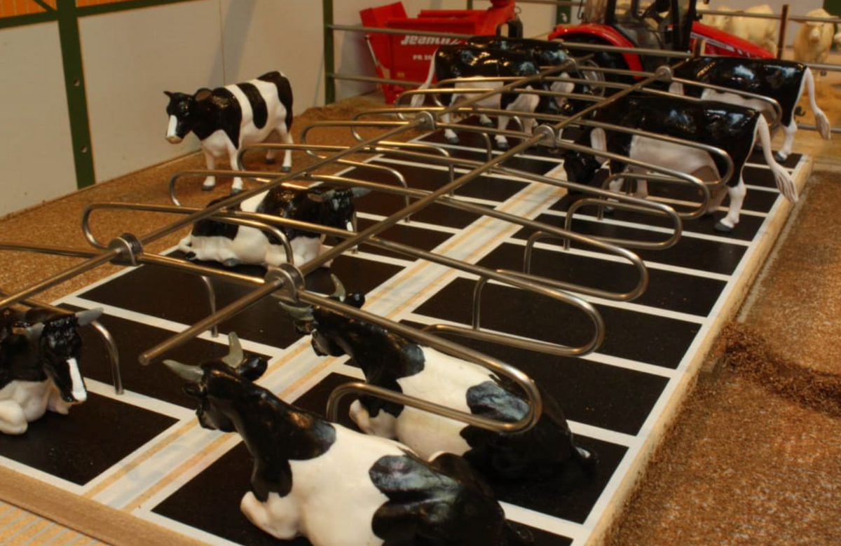 BRUSHWOOD TOYS 1:32 SCALE METAL COW CUBICLE SET DOUBLES BT2099