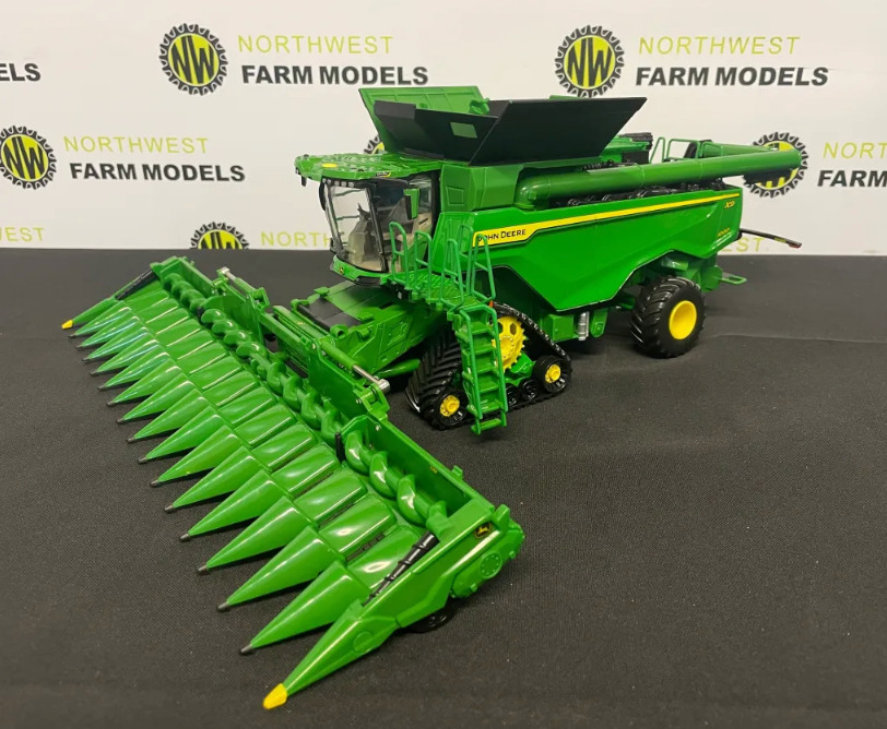 ERTL 45759 1:32 SCALE JOHN DEERE X9 1000 TRACKED COMBINE HARVESTER WITH 2 HEADERS
