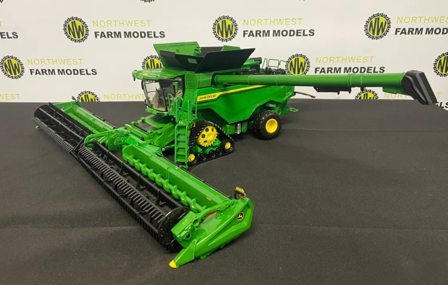 ERTL 45759 1:32 SCALE JOHN DEERE X9 1000 TRACKED COMBINE HARVESTER WITH 2 HEADERS